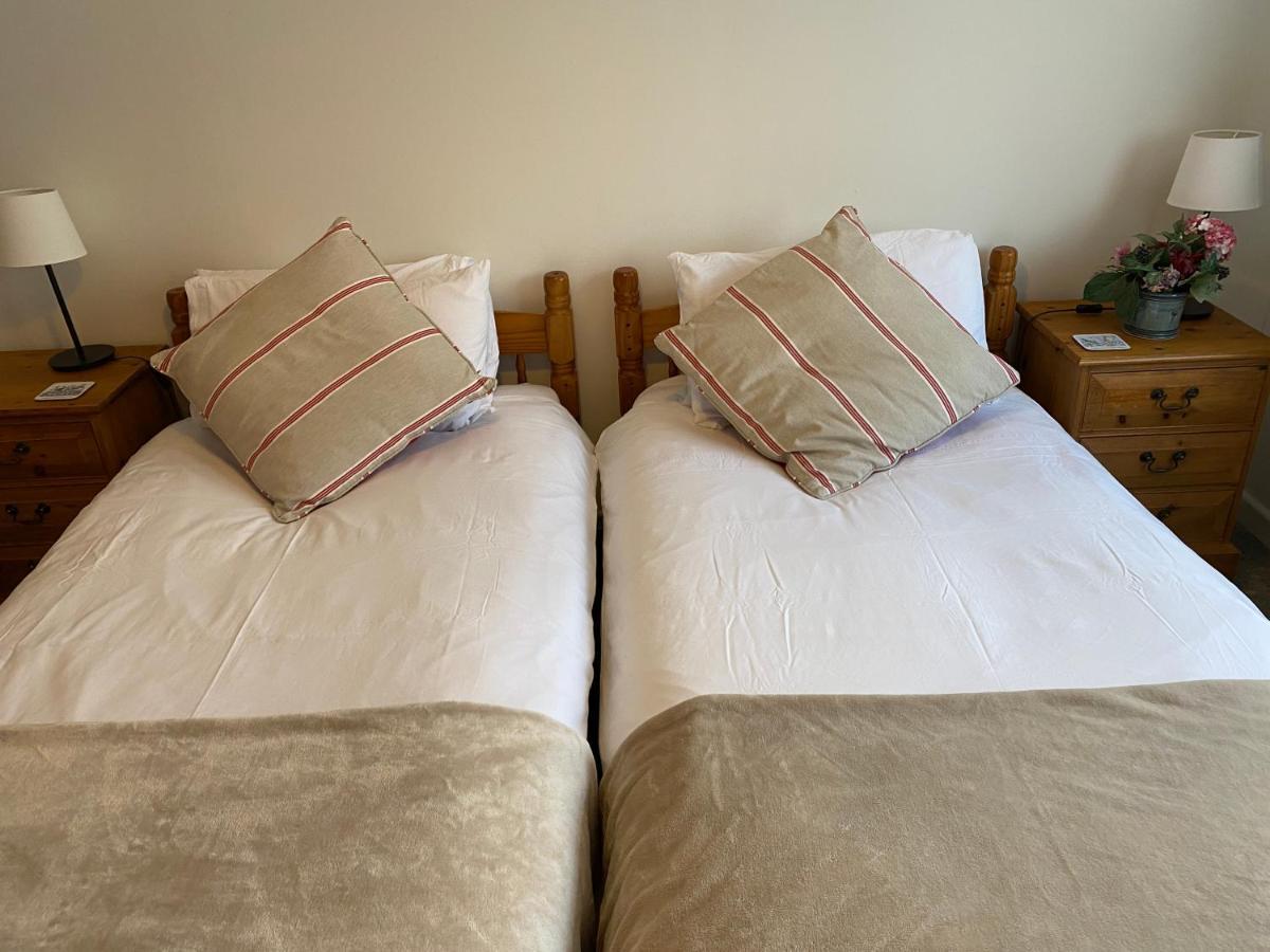 Trafalgar, Lovely Ground Floor Flat With Outside Patio Garden, Minutes Walk To Seafront Seaview Eksteriør billede