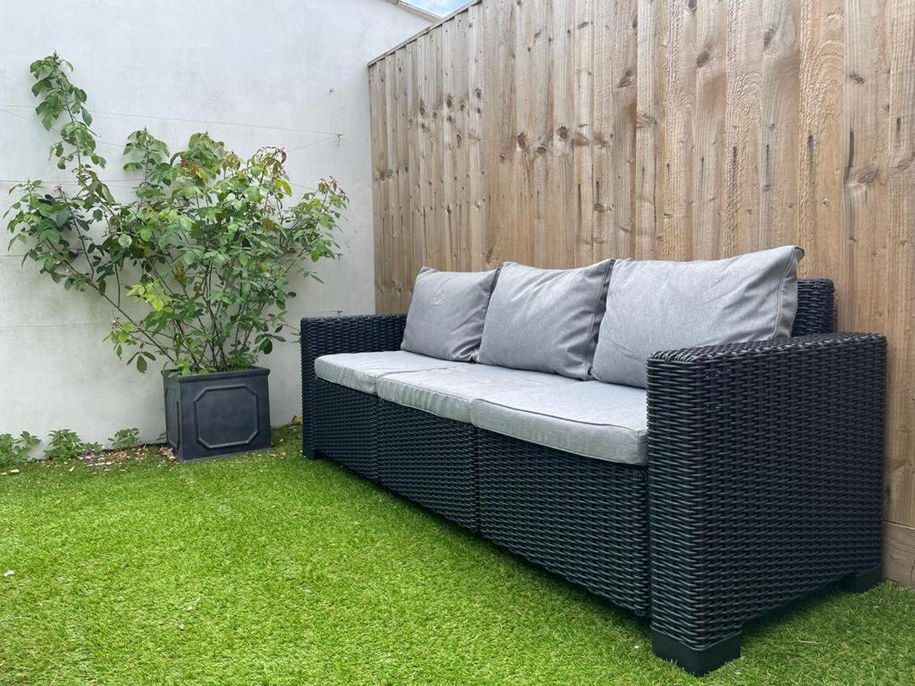 Trafalgar, Lovely Ground Floor Flat With Outside Patio Garden, Minutes Walk To Seafront Seaview Eksteriør billede