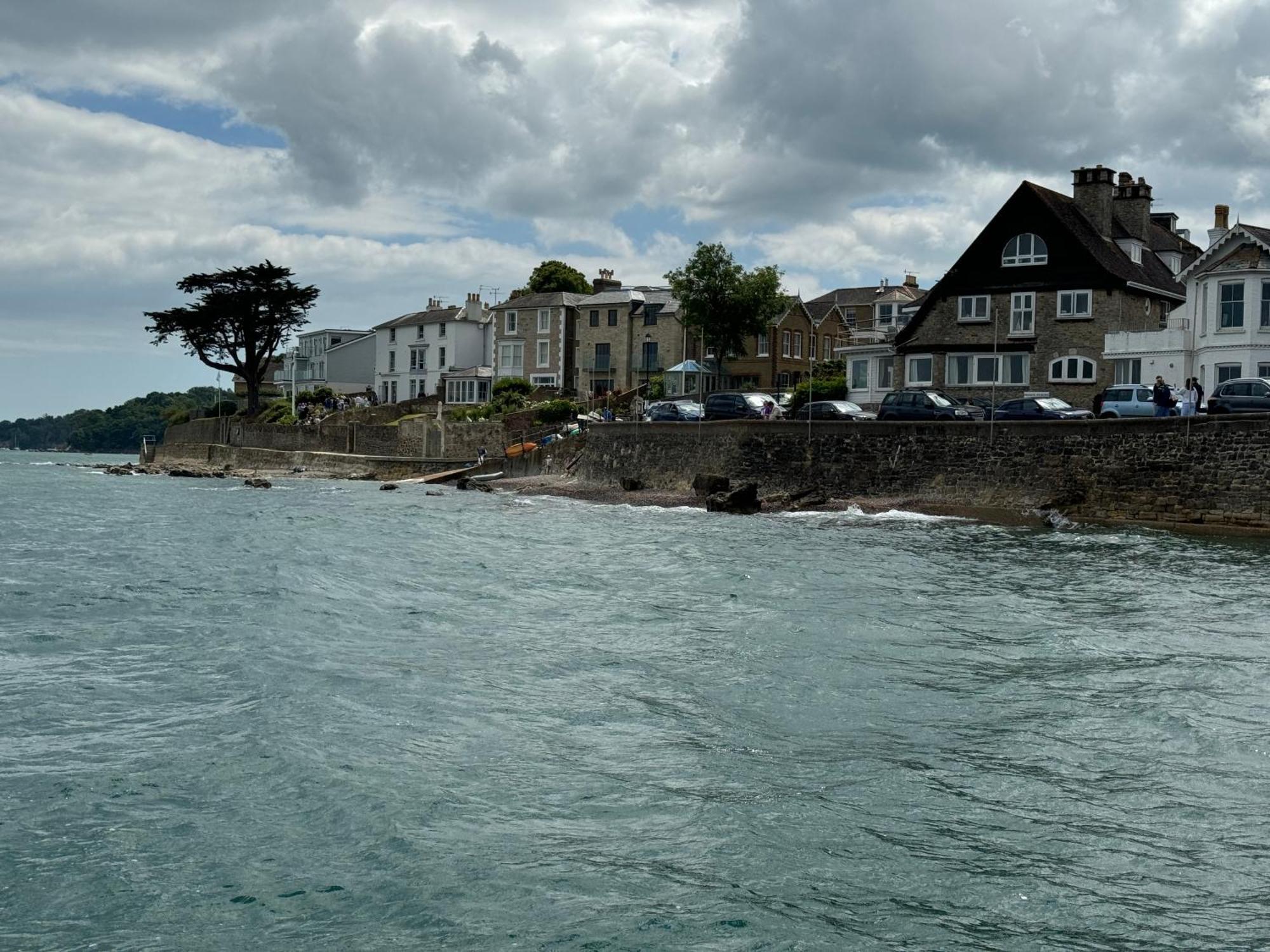 Trafalgar, Lovely Ground Floor Flat With Outside Patio Garden, Minutes Walk To Seafront Seaview Eksteriør billede